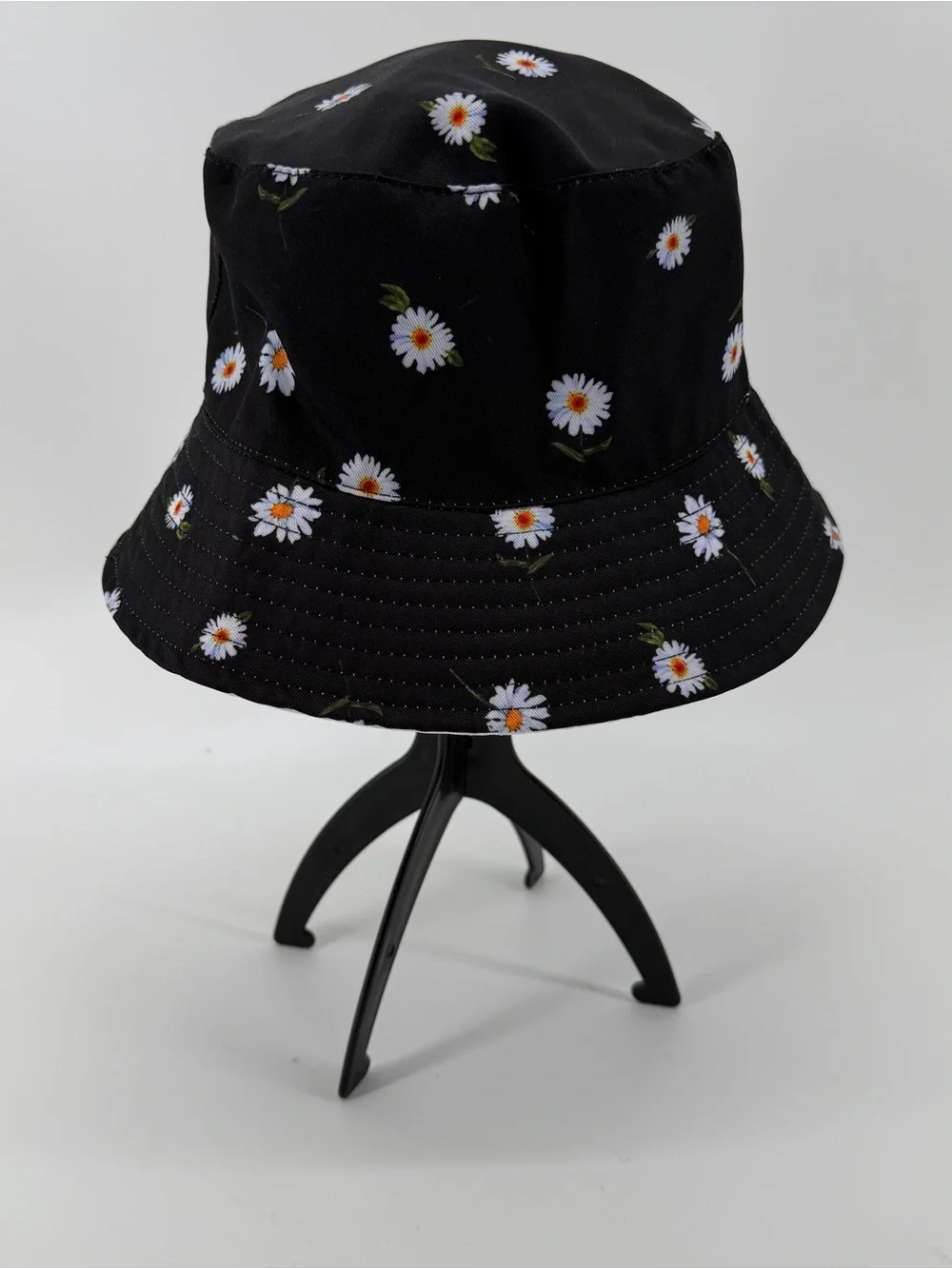 Alice + Olivia Reversible Bucket Hat Daisy Floral Sun Hat Black White NWOT OS - Picture 1 of 6